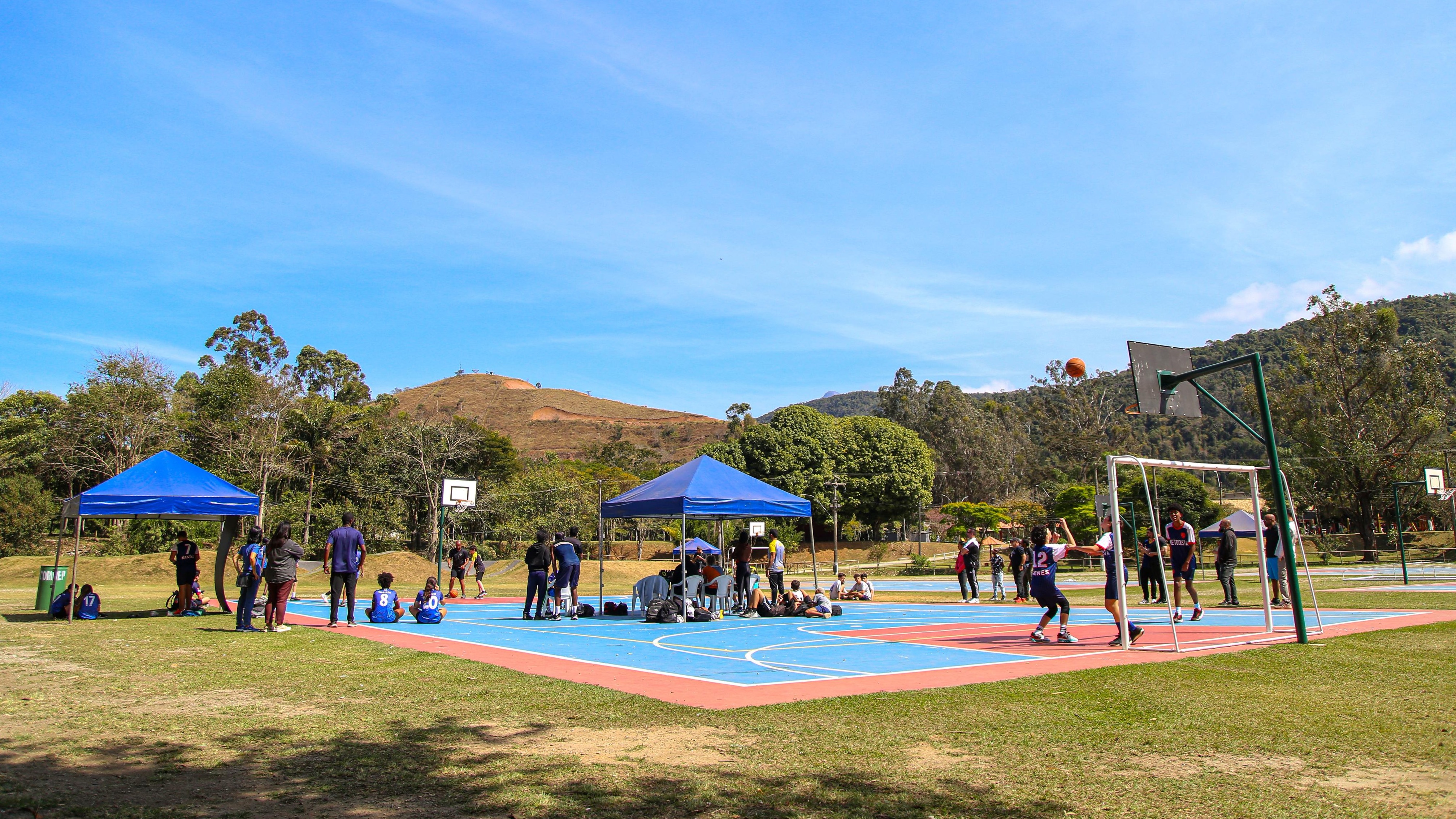 Jeups têm competições de pump track, skate e basquete 3x3 nesta semana em Petrópolis